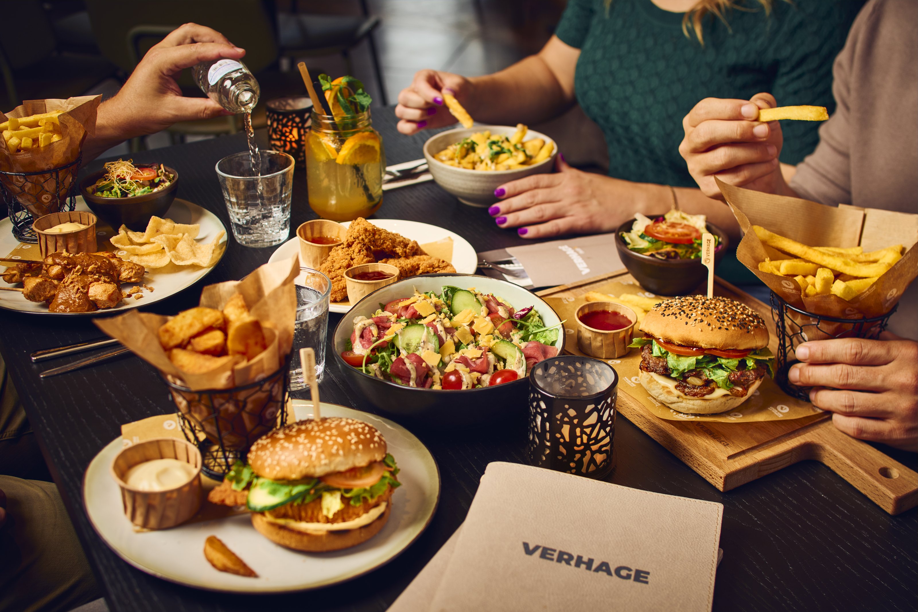Vers gebakken friet, burgers en snacks bestellen bij Verhage Zwijndrecht